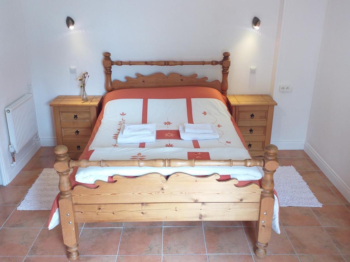 Ancienne Ecole Bed and Breakfast Cazaux-Villecomtal Eksteriør billede